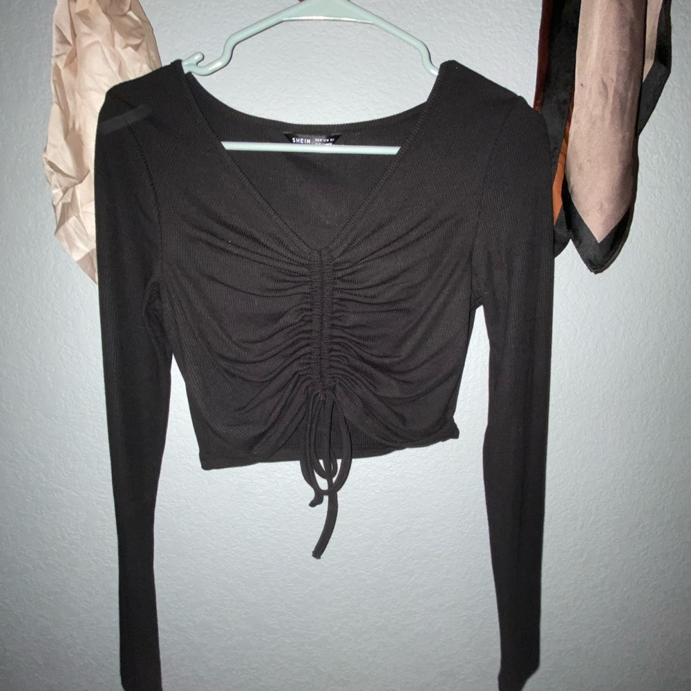 Black long sleeve crop top